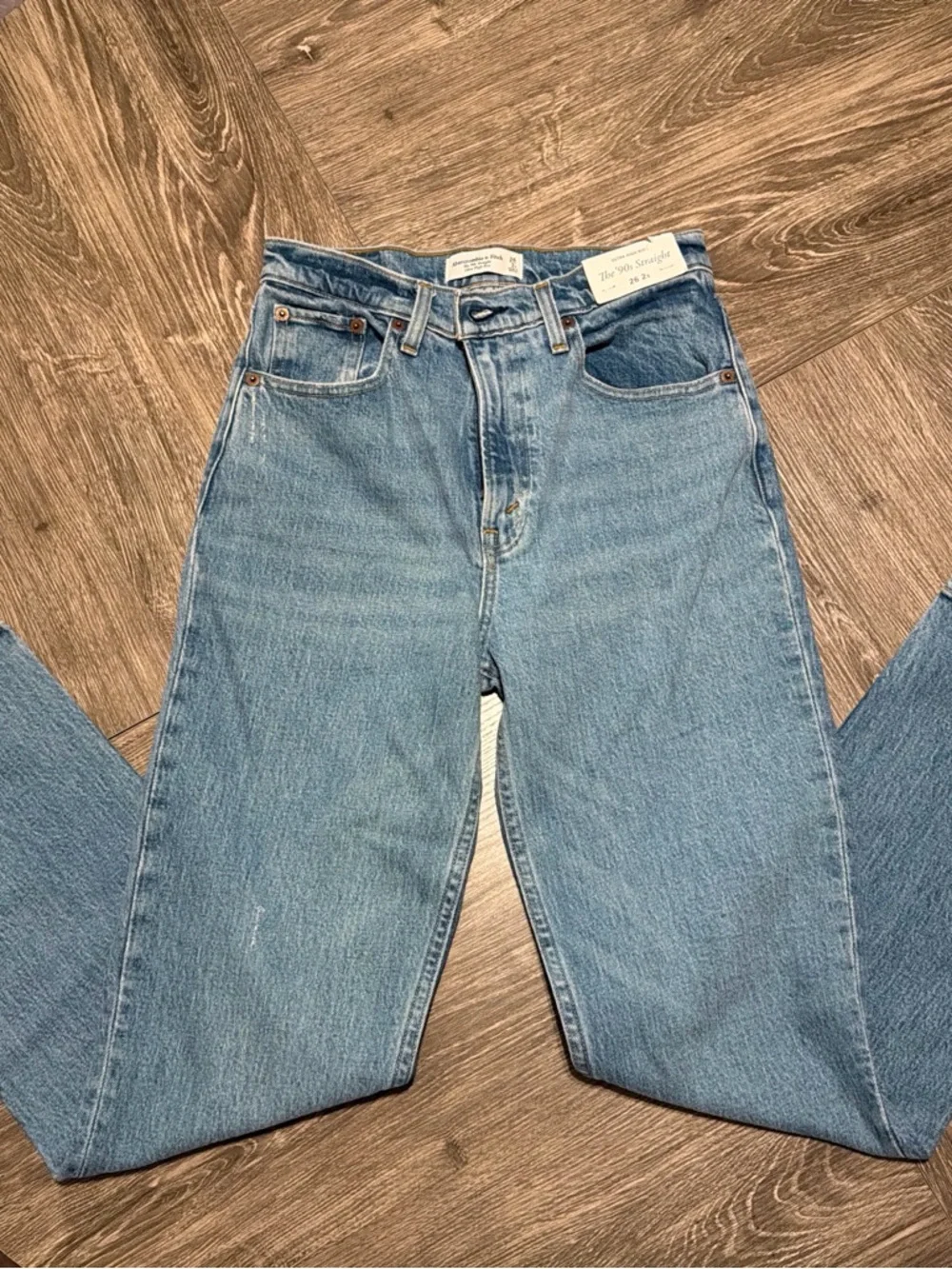 Abercrombie & Fitch Women’s '90s Straight Jeans - Light Blue Denim - Picture 2 of 9